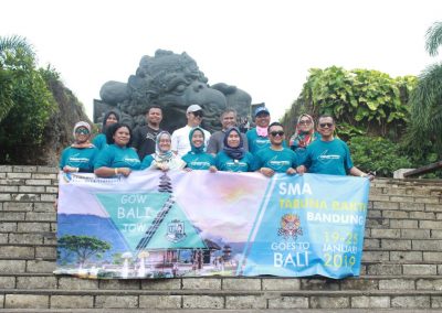 Siswa-Siswi serta para Guru Sedang Berada di Garuda Wisnu Kencana.