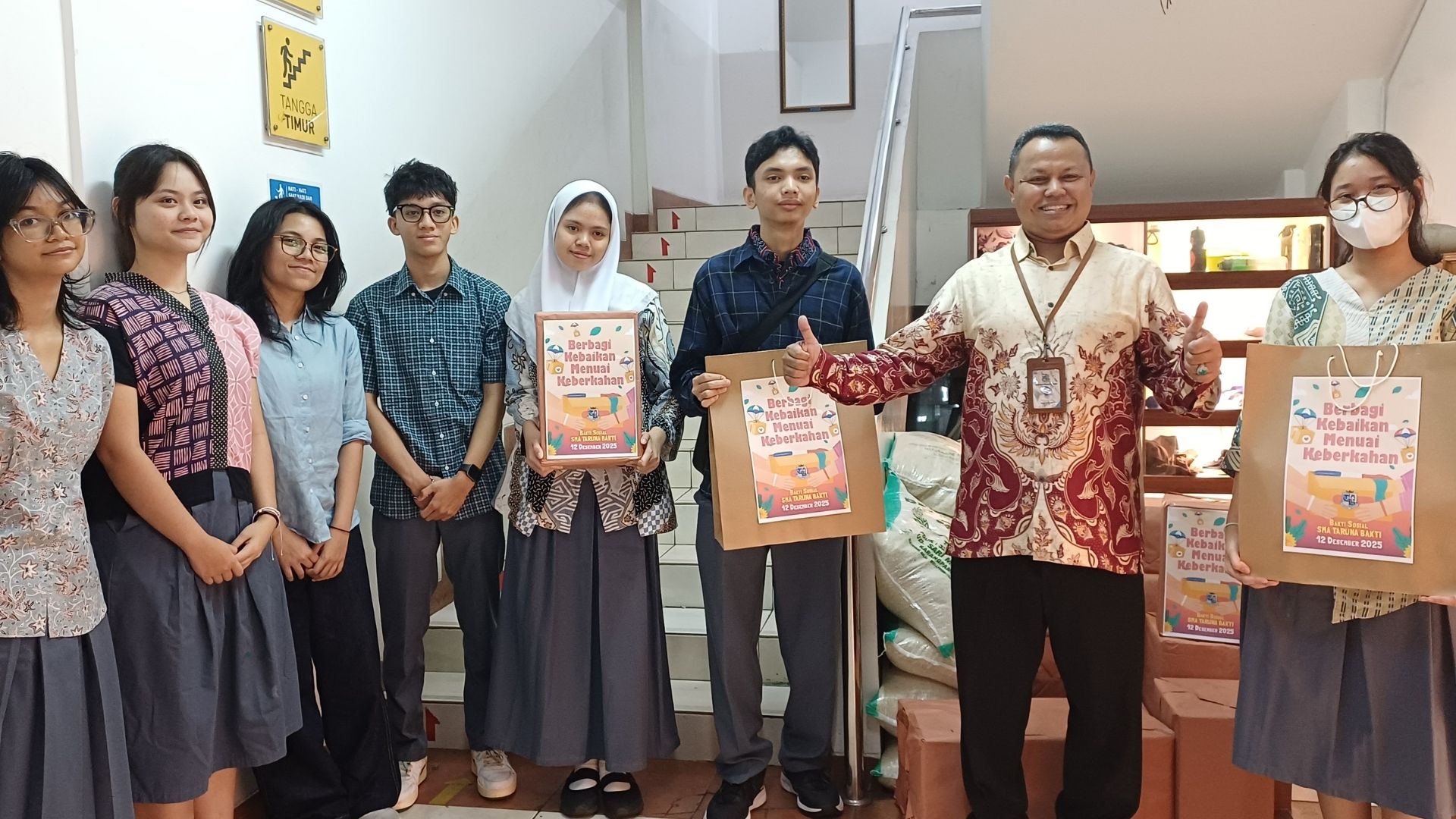 Menguatkan Empati dalam Merangkai Harapan Bakti Sosial SMA Taruna Bakti 2025