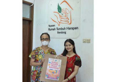 Menguatkan Empati dalam Merangkai Harapan Bakti Sosial SMA Taruna Bakti 2025