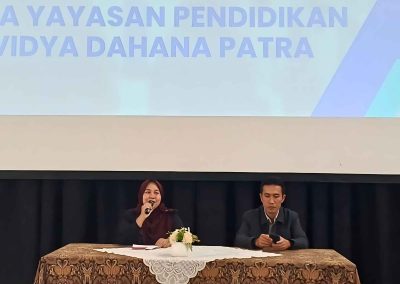 Ibu Riri, Kepala SMA TB Memberikan Sambutannya dalam Studi Tiru YVDP Bontang